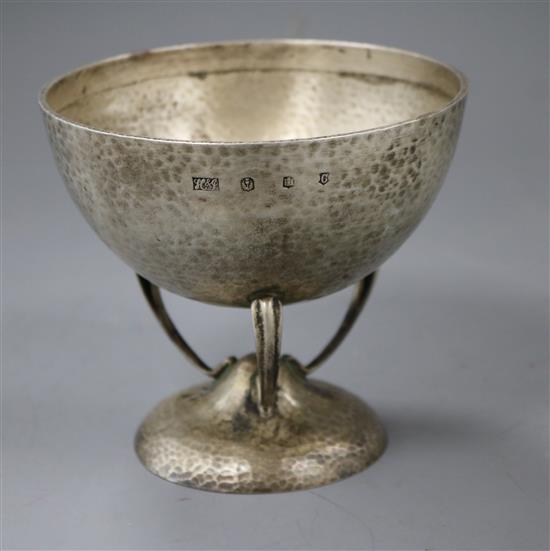 A stylish Edwardian Art Nouveau Scottish planished silver bowl on tripod supports, Hamilton & Inches, Edinburgh, 1908, 6.5 oz.